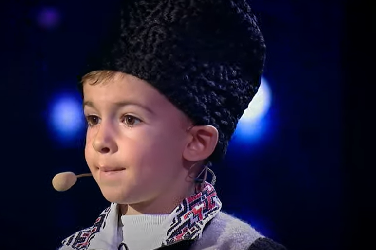 Imagine Stire Cel mai tânăr concurent de la Românii au Talent i-a impresionat pe juraţi. Ștefan Brînză a primit o surpriză din partea Andrei | 2review.ro