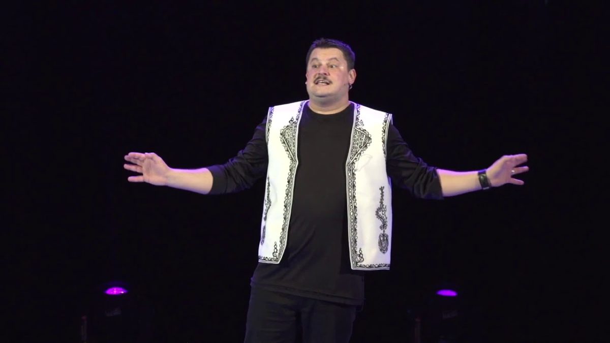 Imagine Stire Cât costă un bilet la un show de stand-up comedy cu Mihai Bobonete? Noul jurat de la Românii au Talent face bani pe bandă rulantă | 2review.ro