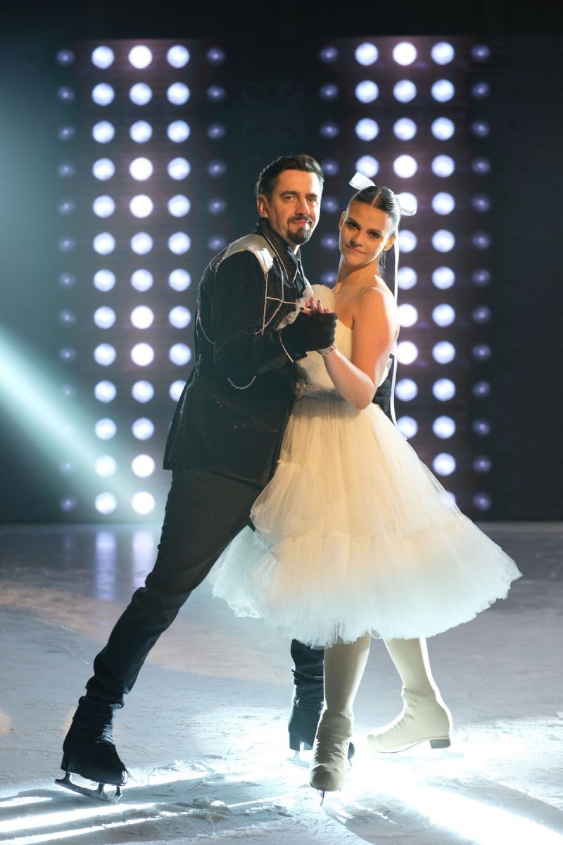 Imagine Stire Cine e Maria Andreea Coroamă, partenera lui Cosmin Natanticu de la Dancing on Ice? Din ce face bani partenera comediantului de la Antena 1 | 2review.ro