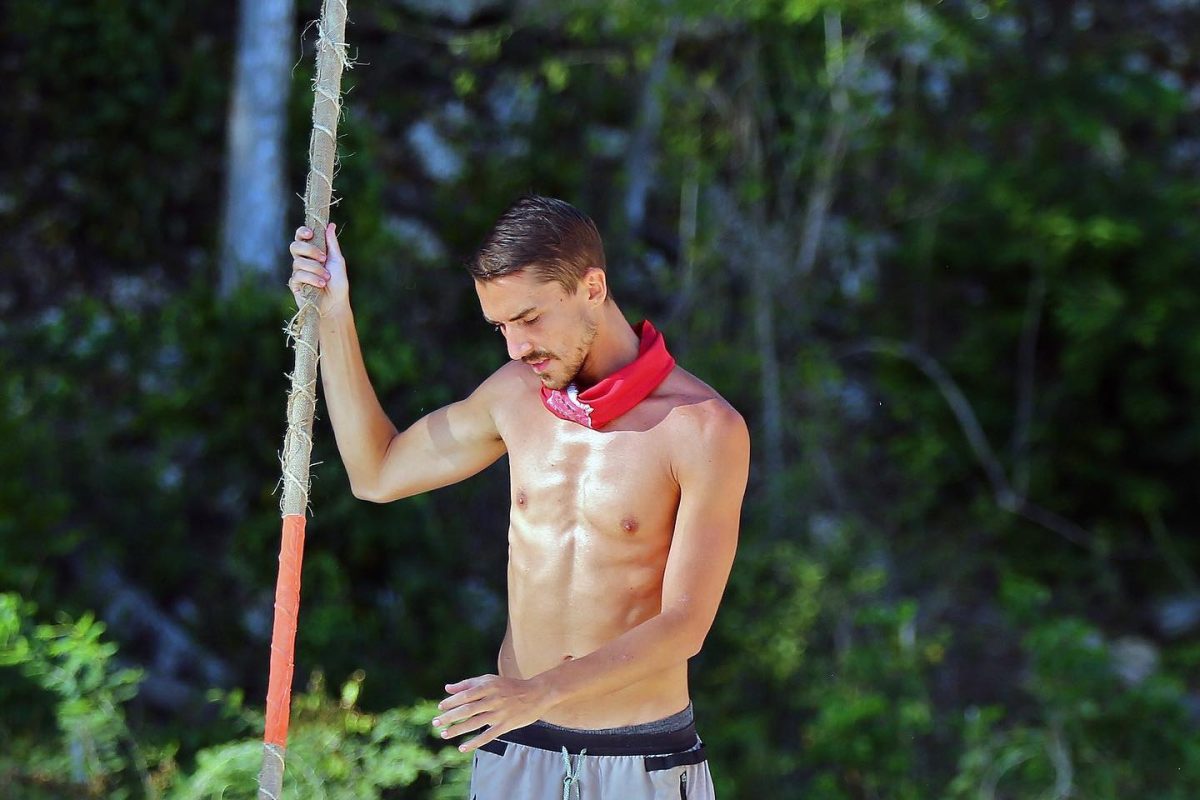 Imagine Stire Emil Rengle, în lacrimi la Survivor România! Ce a povestit cunoscutul dansator despre copilăria sa | 2review.ro