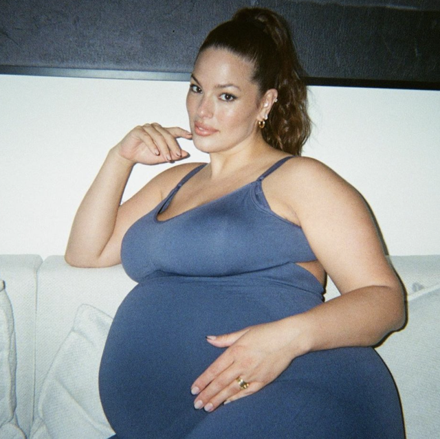 Imagine Stire Ashley Graham, prima postare cu gemenii, după sarcina dificilă | 2review.ro
