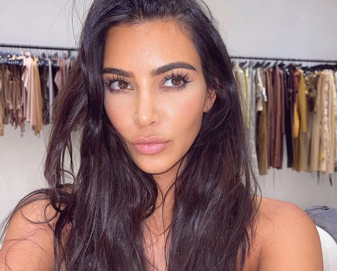 Imagine Stire Kim Kardashian a lăsat la vedere mai mult decât ar fi trebuit! Detaliul intim care a stârnit revoltă pe internet: ”Dumnezeule, ai milă” | 2review.ro