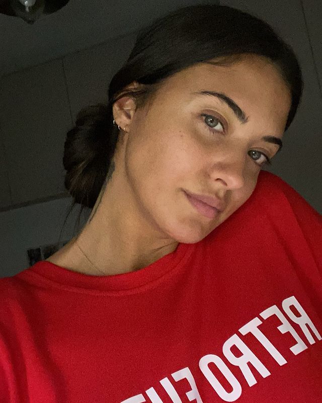 Imagine Stire Antonia și-a băgat fanii în sperieți, după ce s-a pozat din spital. De ce a ajuns bruneta cu perfuzia în mână | 2review.ro