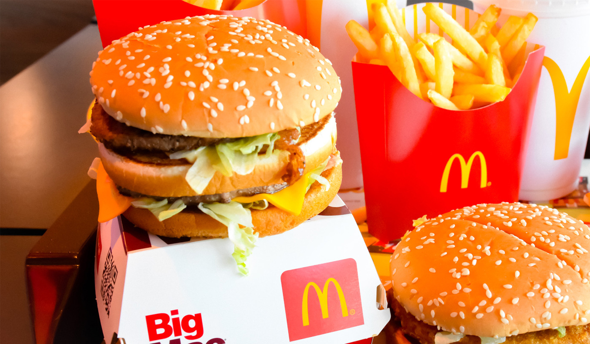 Indicatorul pentru inflaţie e chiar la McDonald’s! Cât s-a schimbat preţul acestui sendviş şi câte poţi cumpăra în 2023, dintr-un salariu mediu pe economie