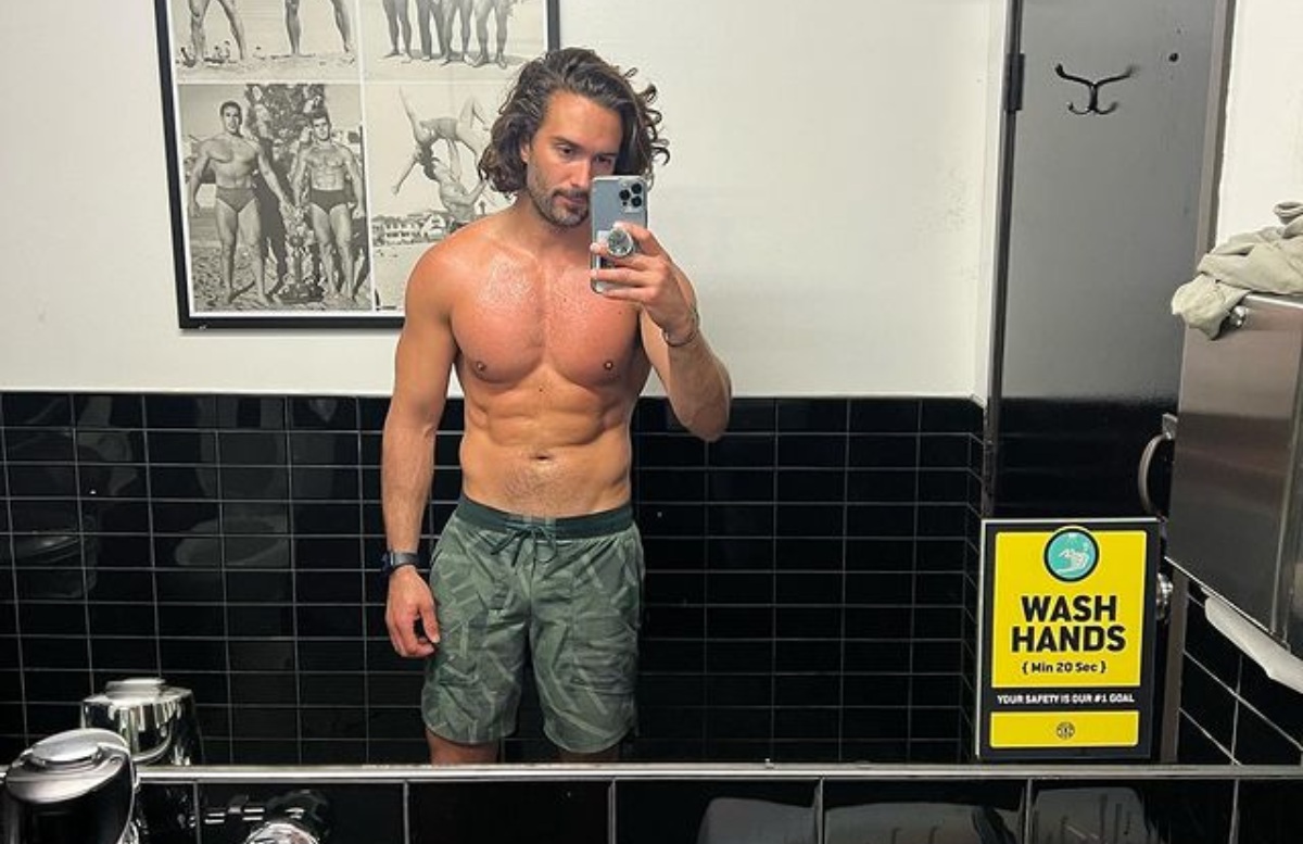 Experimentul bizar făcut de către un cunoscut instructor de fitness. A mâncat doar ciocolată și sendvișuri cu slănină în fiecare zi. Care a fost rezultatul
