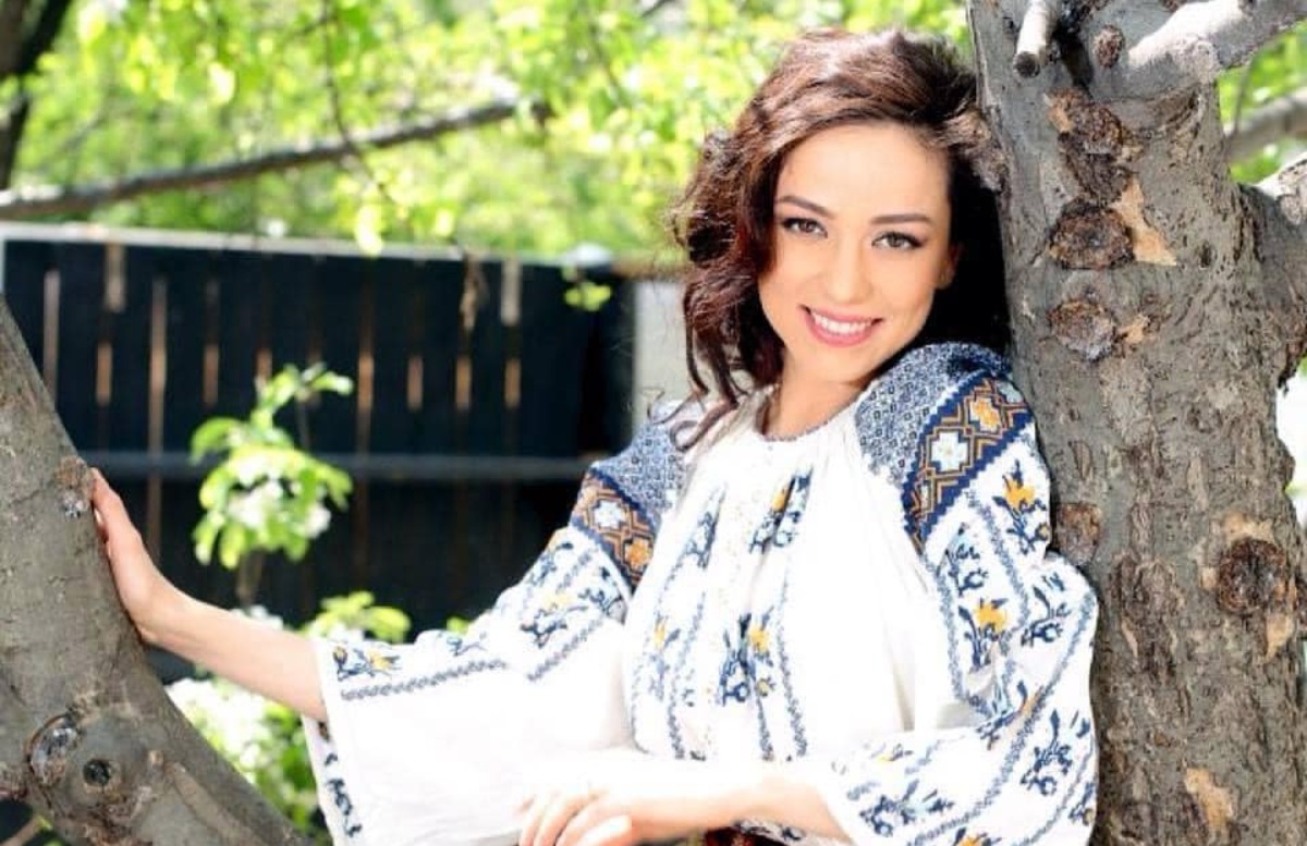 Ce studii şi pregătire are Olivia Steer, de fapt? Pe ce „bază” le dă soţia lui Andi Moisescu sfaturi românilor