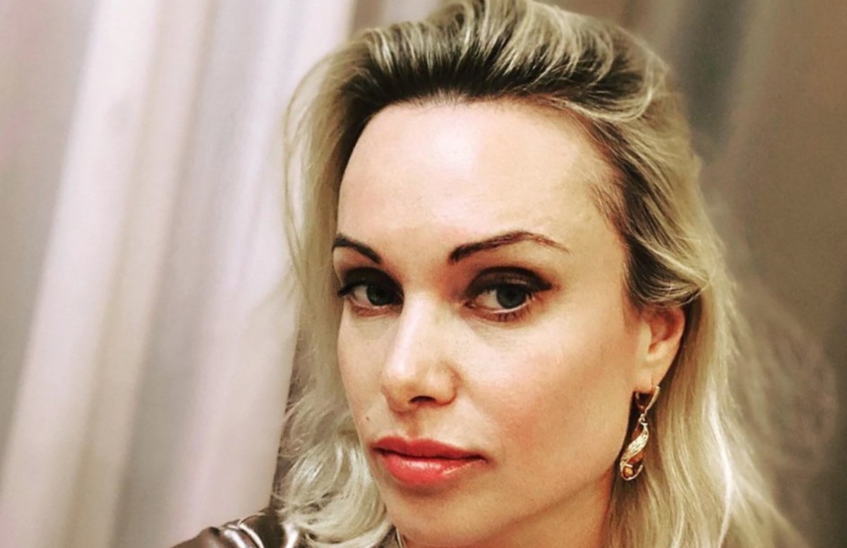 La ce tratamente au suspus-o ruşii pe Marina Ovsiannikova, jurnalista anti-război, în cele 14 ore în care au ţinut-o închisă