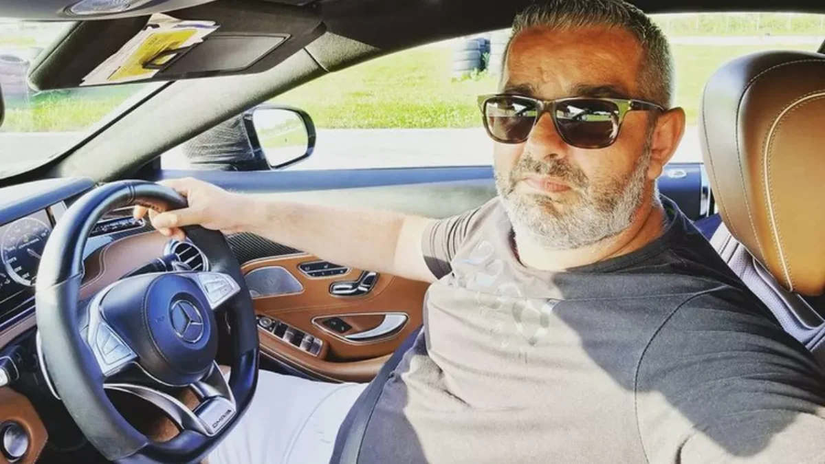 Imagine Stire Daniel Onoriu a fost eliberat din arestul Capitalei. A fost întâmpinat de avocata lui! Obiectul pe care îl ținea strâns în mână | 2review.ro