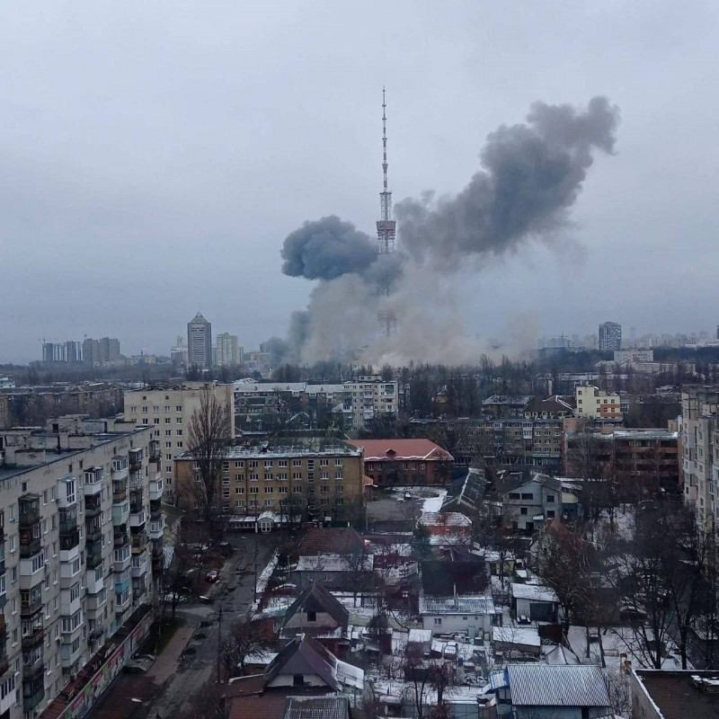 Imagine Stire Rusia a aruncat racheta peste un mall din Kiev. Imaginile șocante au ajuns virale | 2review.ro
