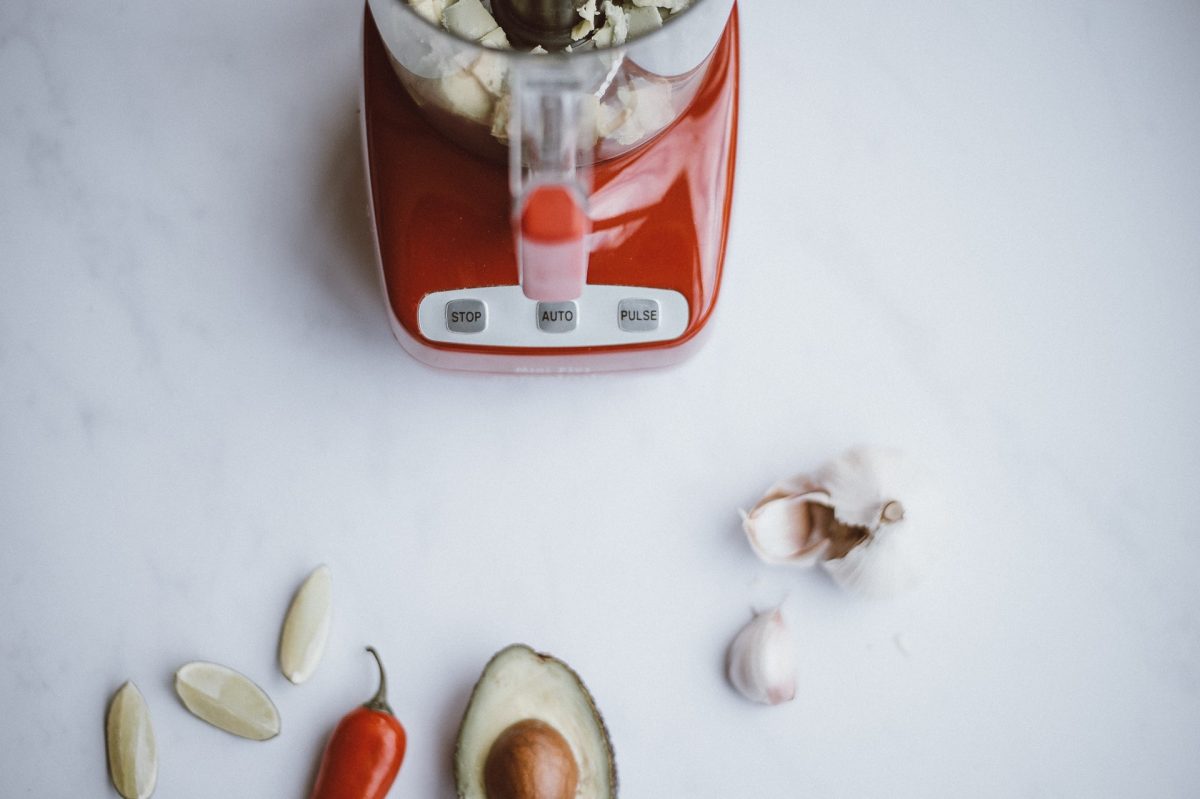 Blender de mână sau blender cu vas, pe care să-l alegi?