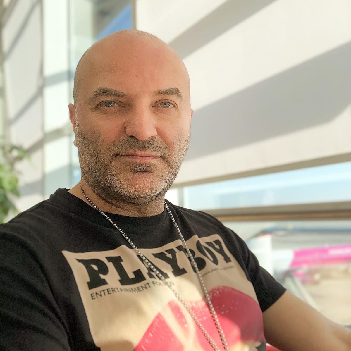 Imagine Stire Dan Capatos a dezvăluit motivul pentru care nu va participa niciodată la “Asia Express”. “Fac urât, le-aș rupe plicurile” + Ce sport a urât prezentatorul TV | 2review.ro