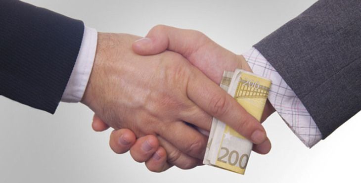 Imagine Stire Stenogrme incendiare. Ce spagă i-a cerut un agent de la rutieră unui  șofer? | 2review.ro