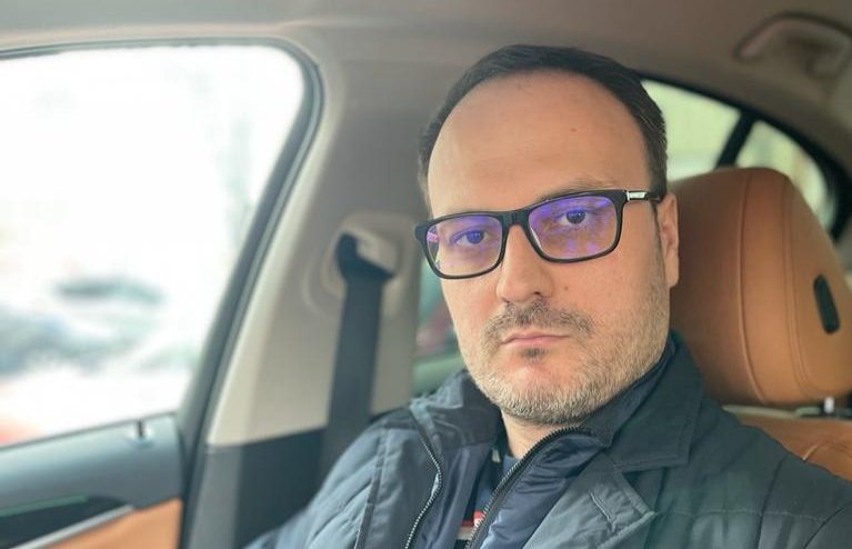 Imagine Stire Vă mai amintiţi de Alexandru Cumpănaşu, devenit celebru după cazul Gheorghe Dincă? Ireal cu ce se „ocupă” acum. Şi Marian Godină râde de el | 2review.ro