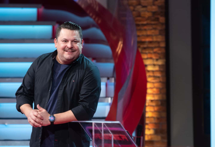 Imagine Stire Ea l-a făcut bărbat pe Mihai Bobonete de la Pro TV! Cine e prima femeie din viața juratului „Românii au Talent” și a actorului din „Las Fierbinți” | 2review.ro