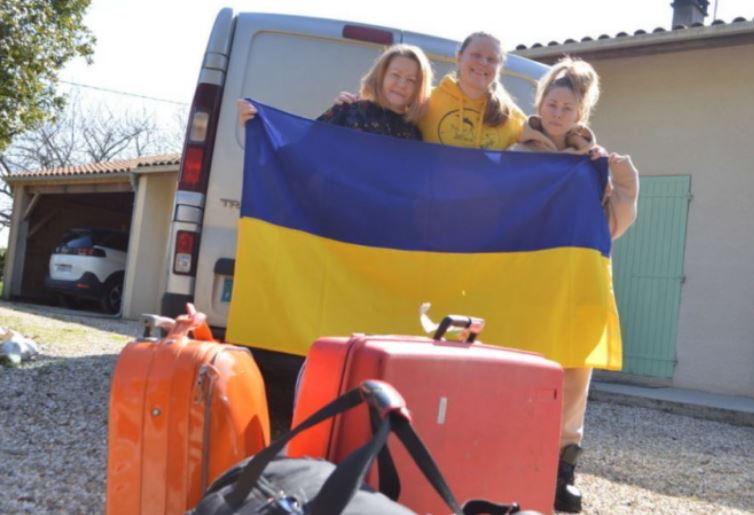 Povestea emoționantă a Irinei, o mamă din Ucraina care a fugit cu cele două fiice în Franța: “Am părăsit Odessa, dar inima noastră a rămas acolo”