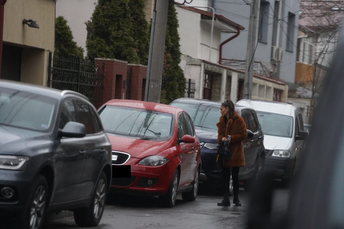 Irina Fodor a ajuns prima și l-a așteptat câteva minute pe Ștefan Bănică Junior (Foto: CANCAN.RO)