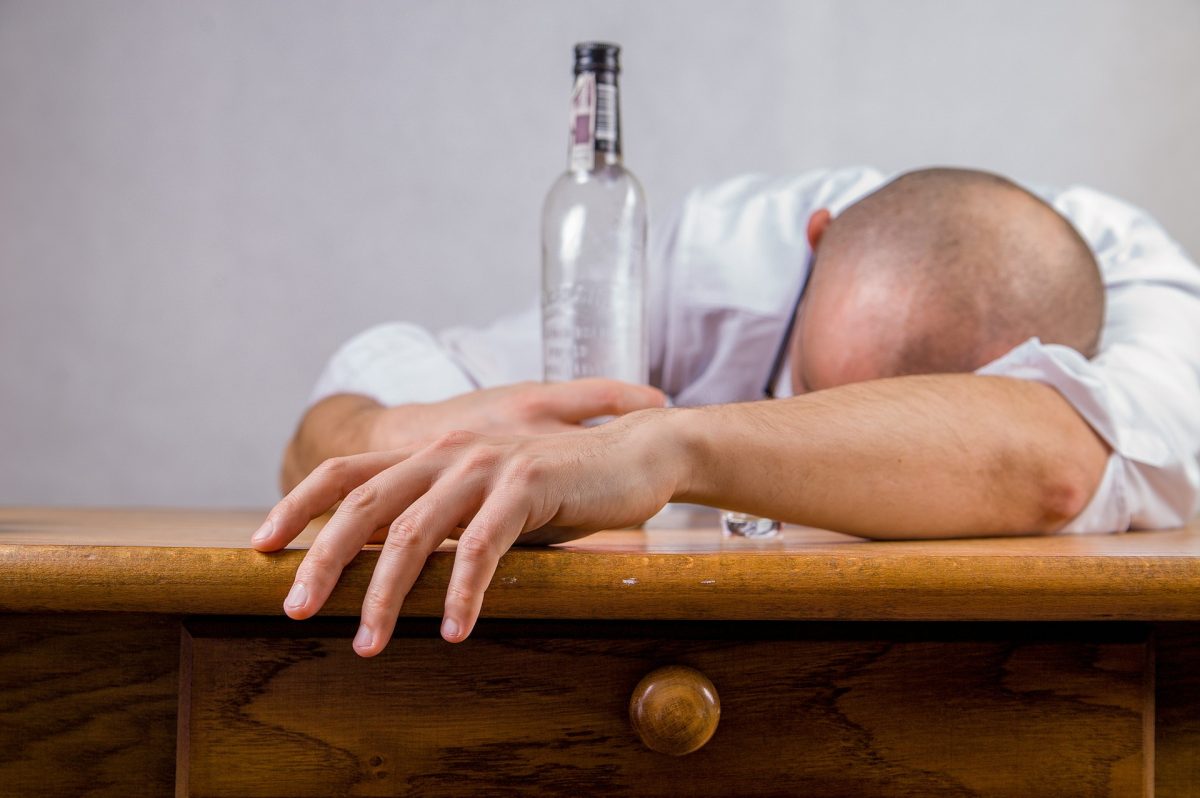Care este cea mai periculoasă băutură alcoolică pentru ficat. Un român consumă 85 de litri pe an