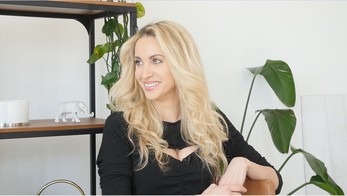 Imagine Stire Din ce face bani, de fapt, Otniela Sandu: „M-aş speria dacă aş calcula bugetul” | 2review.ro