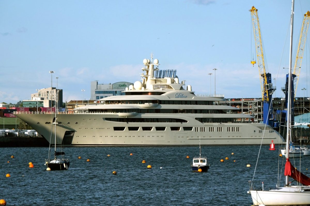 Echipajul iahtului Dilbar al miliardarului rus Alisher Usmanov a fost concediat