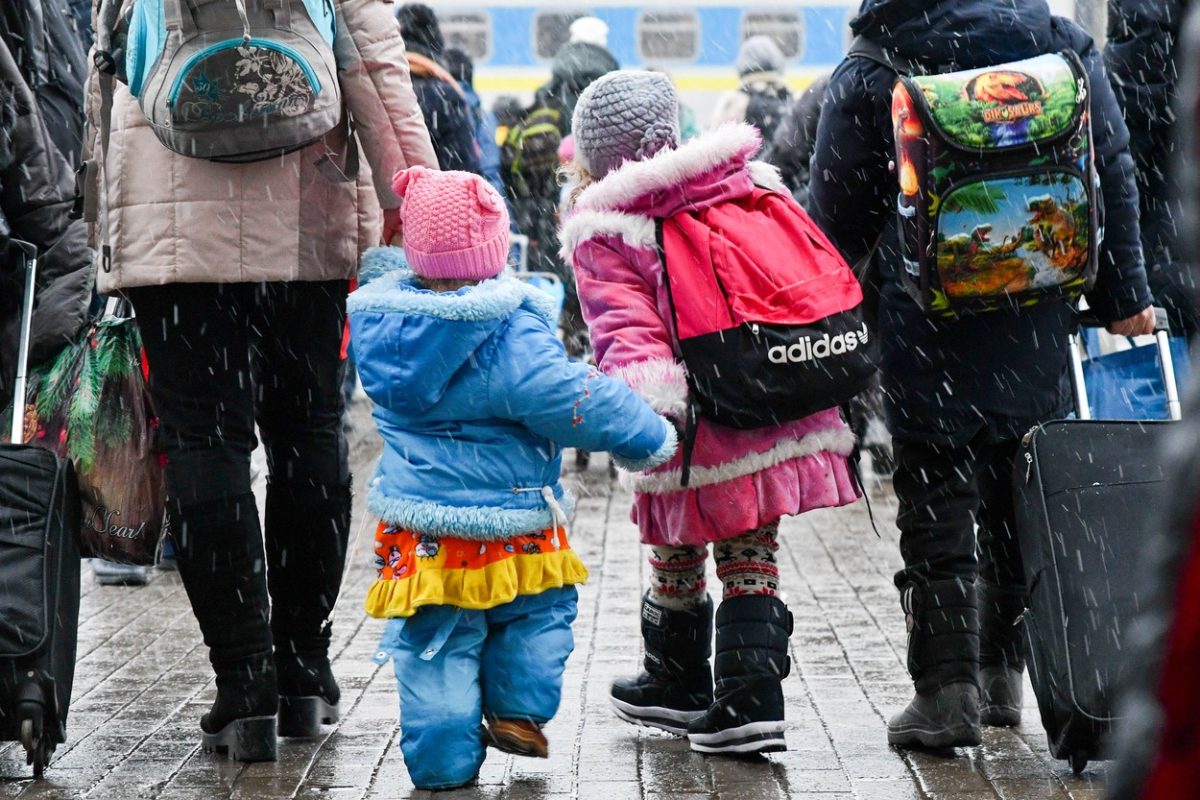 Fotografia care a lăsat în lacrimi femeile din lumea întreagă! Ce au lăsat mamele din Polonia pe peronul unei gări