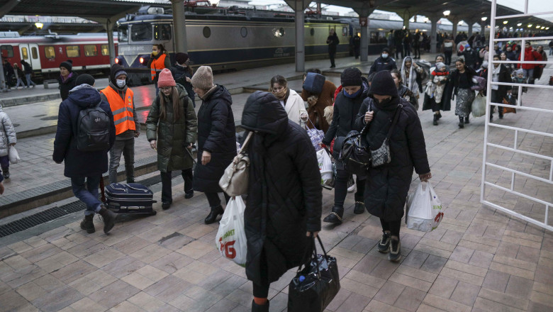 Gestul fabulos făcut de o bătrânică din Ucraina, după ce i-a fost oferită mâncare în Gara de Nord. Sursă foto: Digi 24