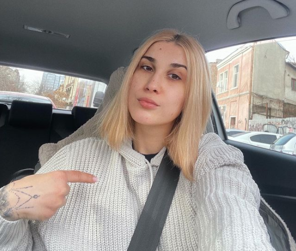 Imagine Stire Adda, dezvăluiri despre tratamentul pe care îl urmează: „Iau 26 de pastile pe zi. Mi-e rău de la ele, amețesc” | 2review.ro