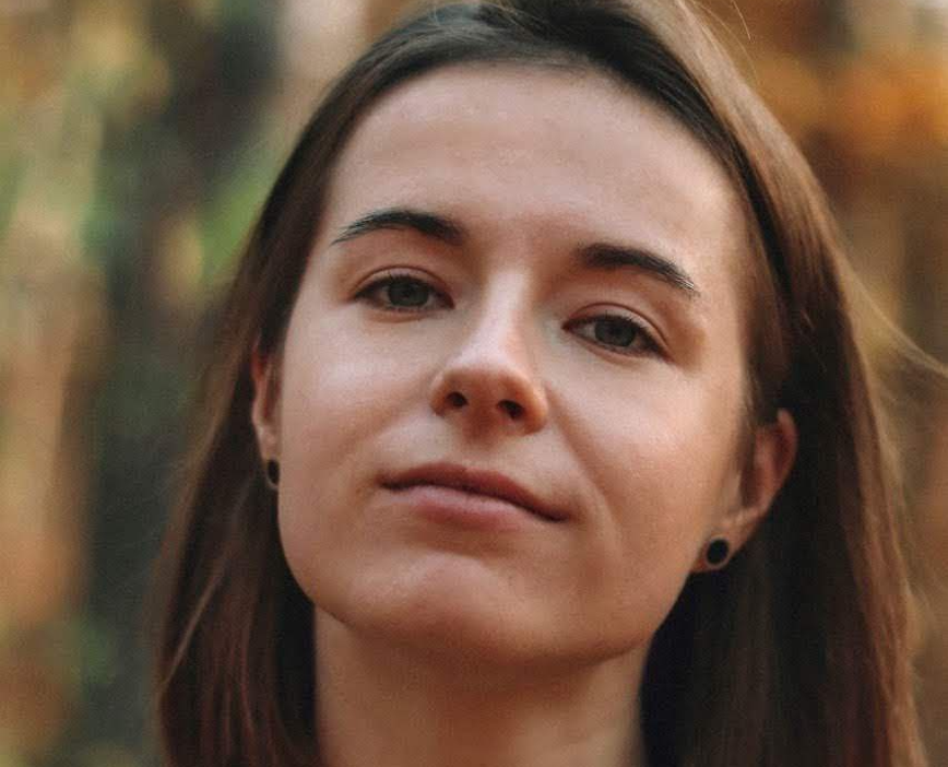 O voluntară din Ucraina a fost ucisă. Tânăra ducea hrană la un adăpost de animale