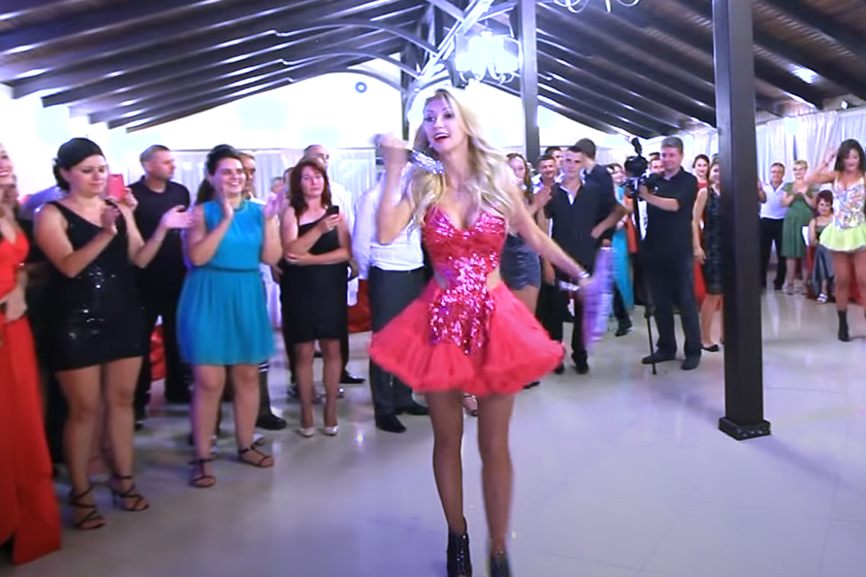 Am aflat tariful! Câți bani cere Andreea Bălan ca să cânte la o nuntă, acum, în 2022. Cât primește pentru 60 de minute. Sursă foto: Captură de ecran youtube