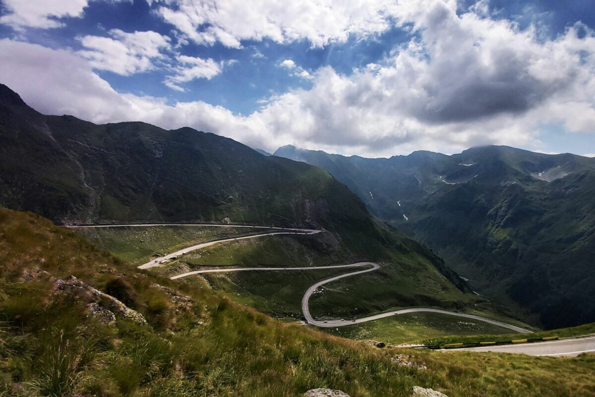 Șoseaua splendidă din România pe care puțini o știu! Este mai spectaculoasă decât Transfăgărășan