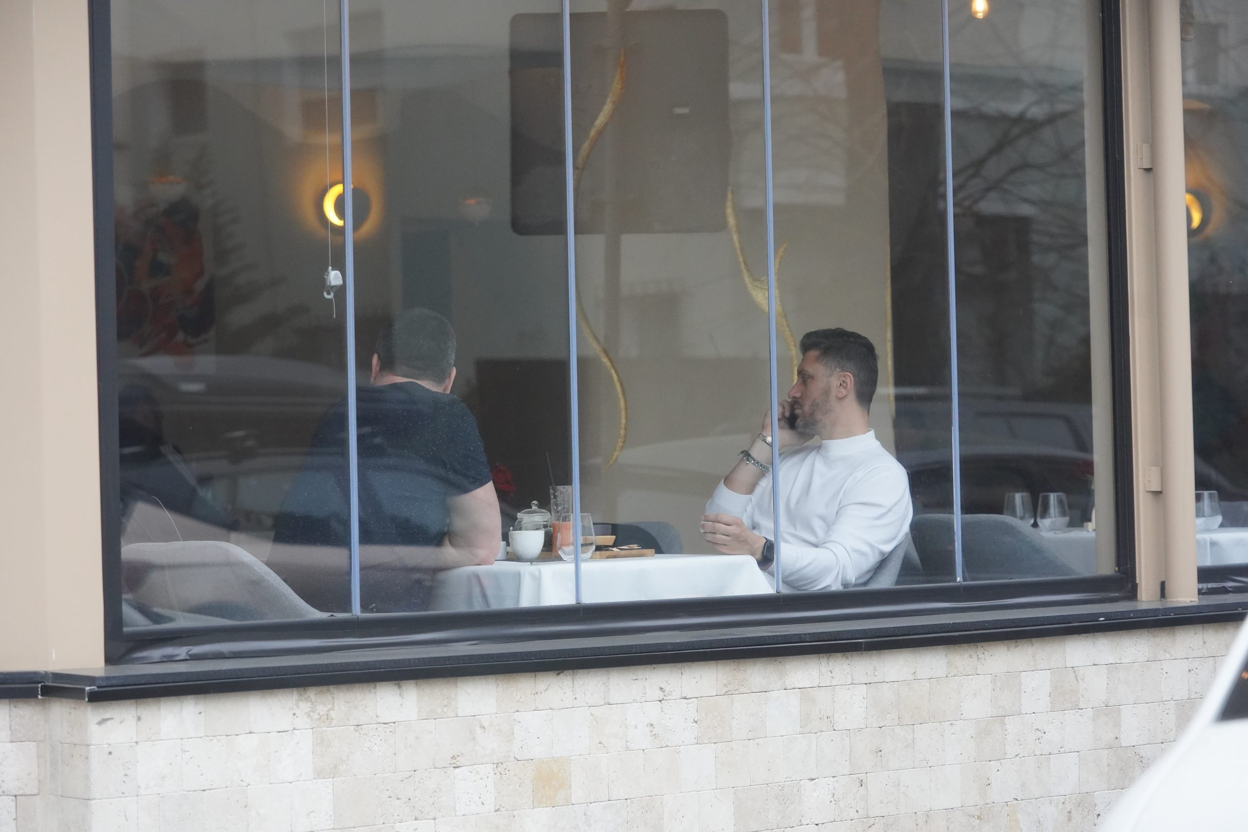 Ciprian Marica, întrerupt de un apel (Foto: CANCAN.RO)