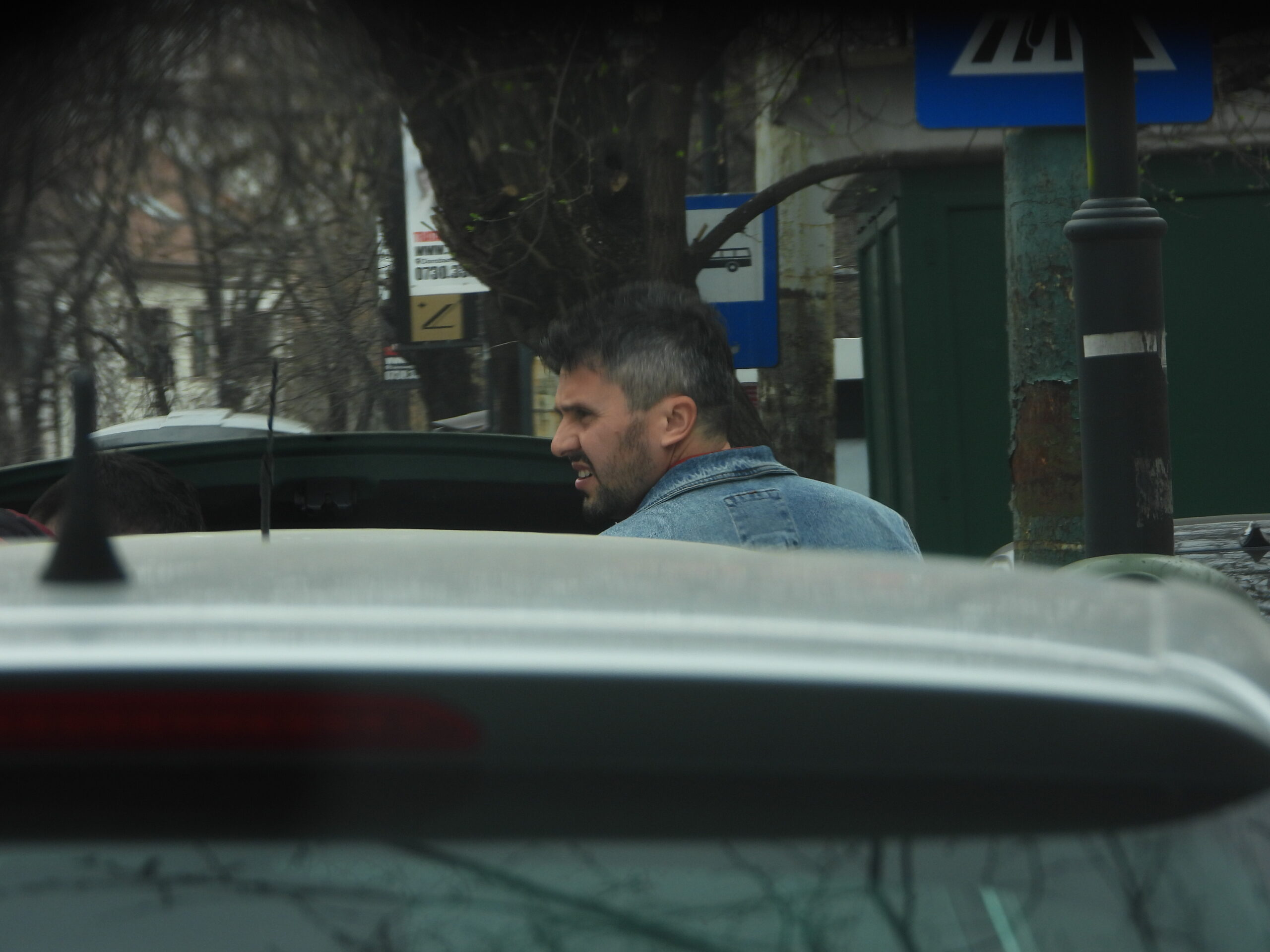 Marian Duță iese din mașină/ Sursă foto: CANCAN.RO