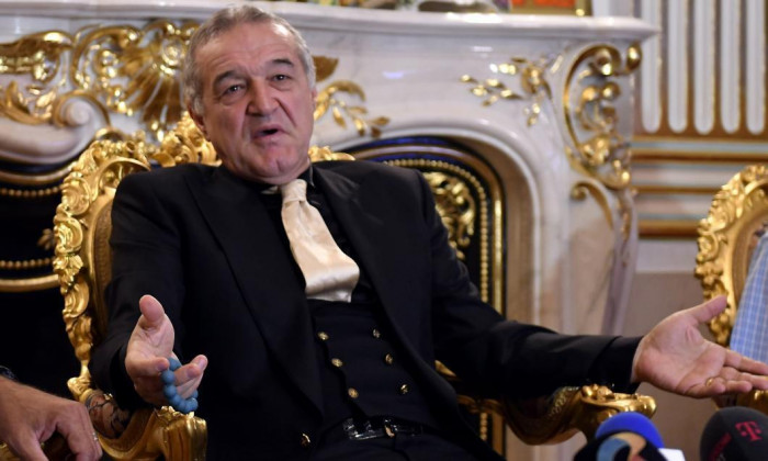 Gigi Becali, hărțuit în miezul zilei! Latifundiarul a chemat jandarmii la palat. Sursă foto: Digi