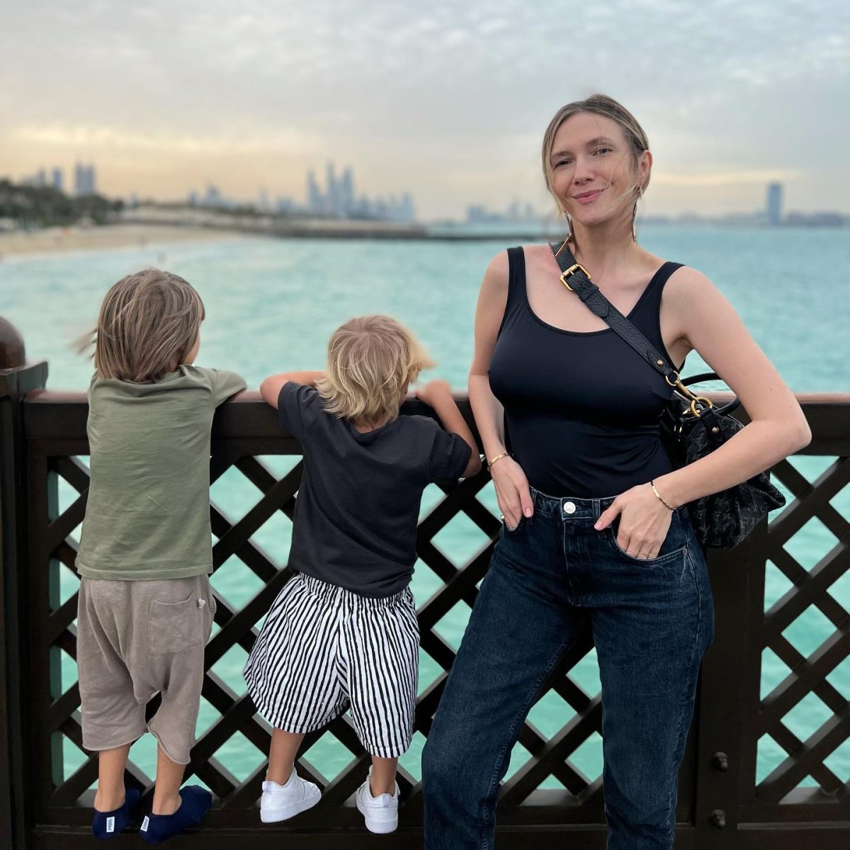 Adela Popescu, decizie radicală în ceea ce îi privește pe cei trei copii ai săi! Ce a hotărât vedeta. „Cât sunt încă mici”