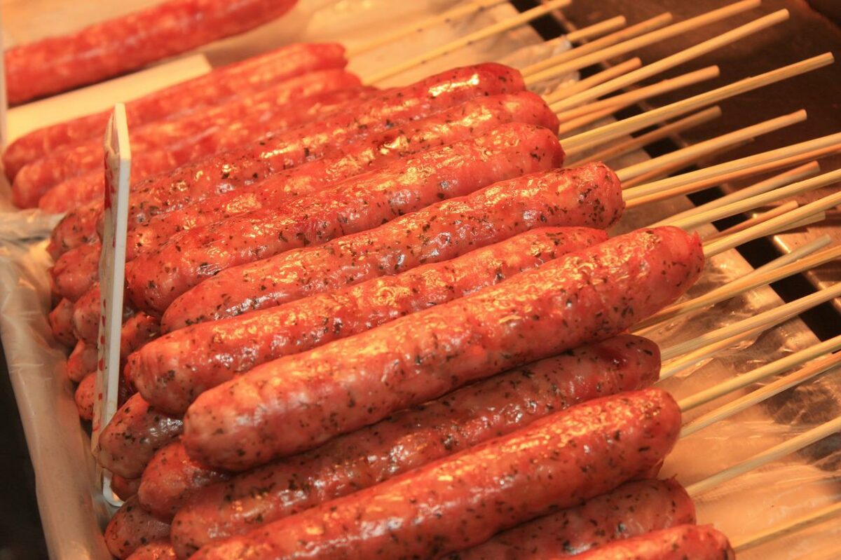 Avertisment pentru 1 Mai. Mare grijă la mici, cârnați și muștar