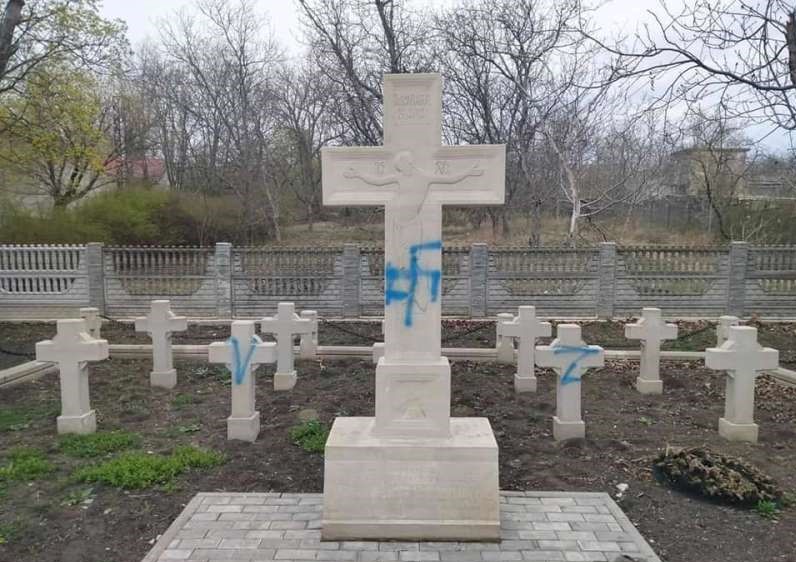 Act “iresponsabil, barbar şi criminal” care pune în pericol pacea. Ce s-a întâmplat cu crucile soldaților români dintr-un cimitir din Moldova