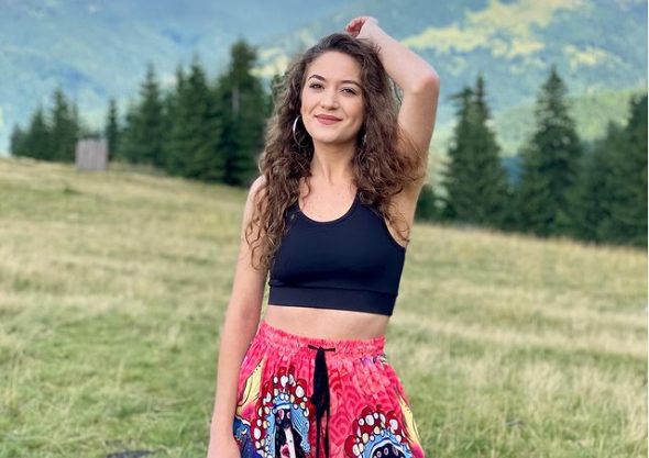 Imagine Stire Cât de mult a schimbat-o faima pe Carmen Chindriș: „Ar însemna să fii fals cu tine…” | 2review.ro