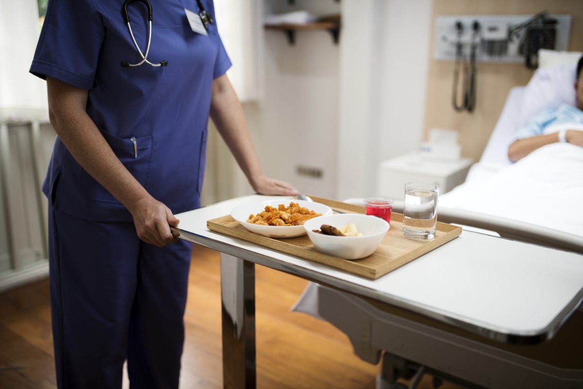 Orașul din România în care pacienții spitalelor sunt în pericol să nu mai primească mâncare. Ce spune legea