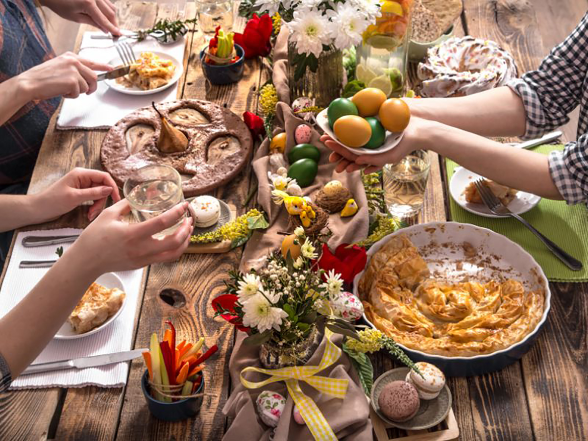 Ce trebuie să eviţi la masa de Paşte, cu familia? Nu aduce niciodată vorba  de asta