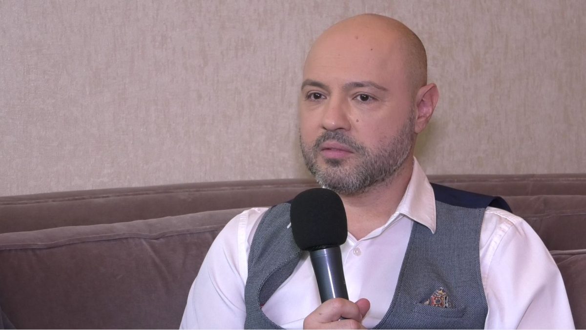 Imagine Stire Mihai Mitoșeru, iubeşte din nou! Prezentatorul de la Kanal D este pregătit să ajungă în faţa altarului | 2review.ro