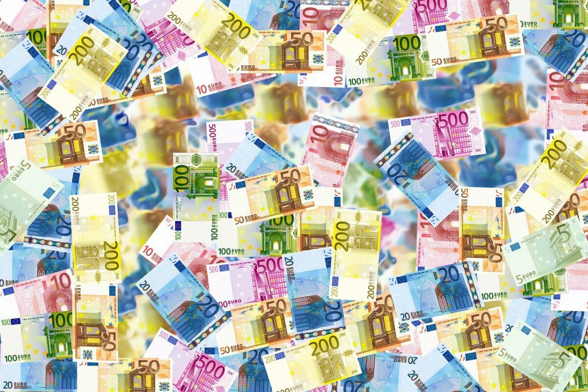 O nouă taxă în România. Cine va trebui să plătească 100 de euro pe an