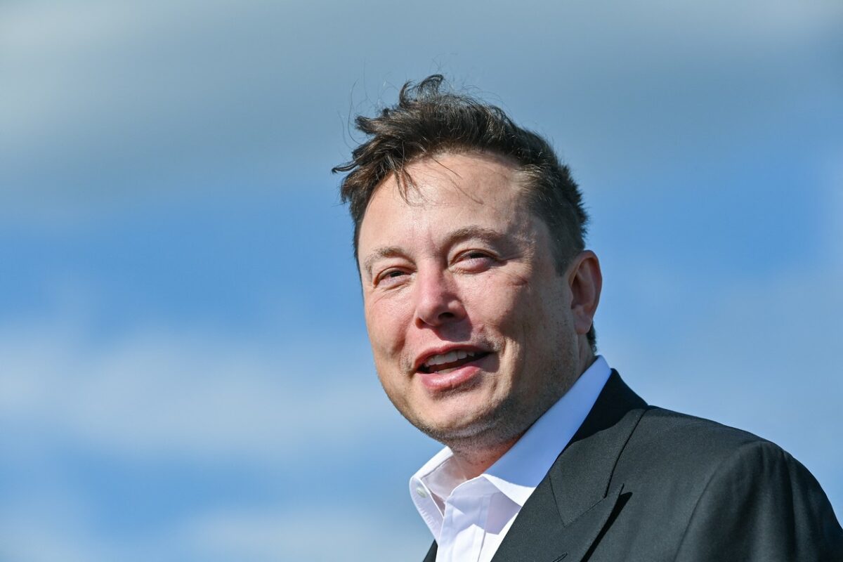 Imagine Stire Cât costă parfumul lansat de Elon Musk? Este ireal cât de repede s-a vândut | 2review.ro
