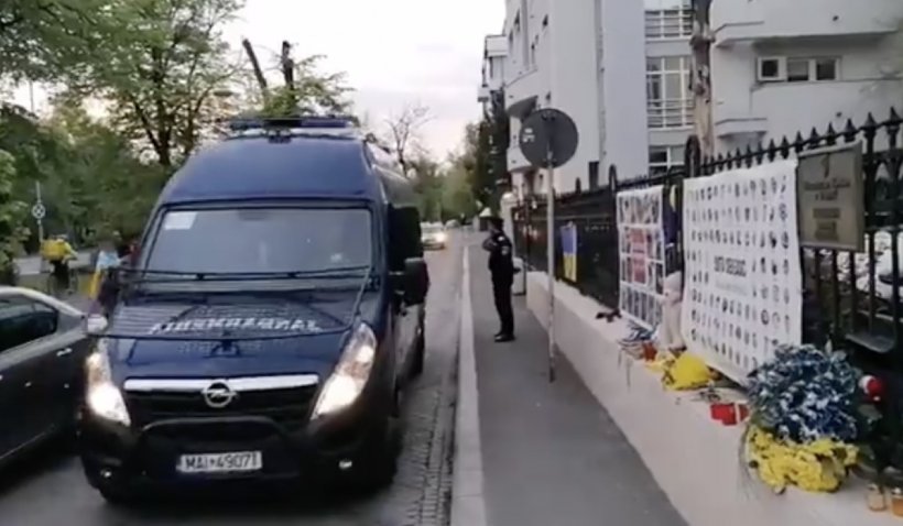 Imagine Stire Protest anti-război, la Ambasada Rusiei. Incredibil ce au scris pe pancarde | 2review.ro