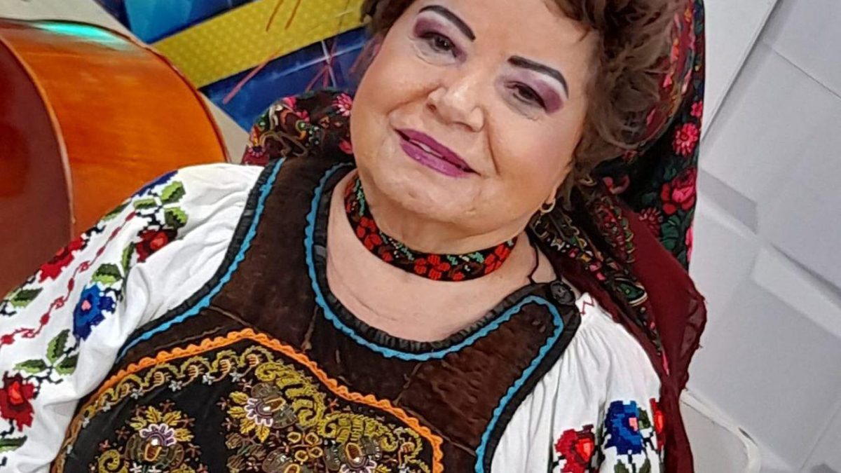 Imagine Stire Saveta Bogdan a rupt relația cu iubitul mai tânăr cu 20 de ani, dar rămâne optimistă. Ce trebuie să aibă viitorul partener ca să „o dea gata” | 2review.ro
