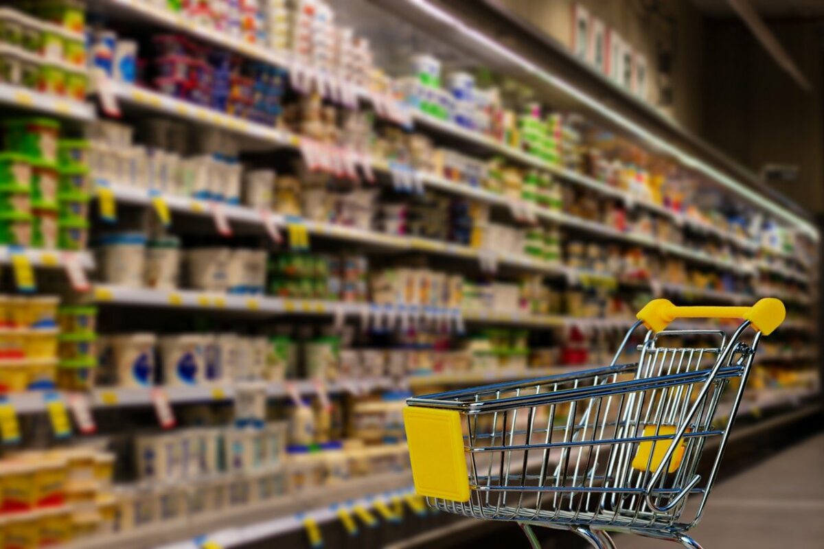 ALERTĂ alimentară! Un nou produs a fost retras din mai multe hypermarketuri din România