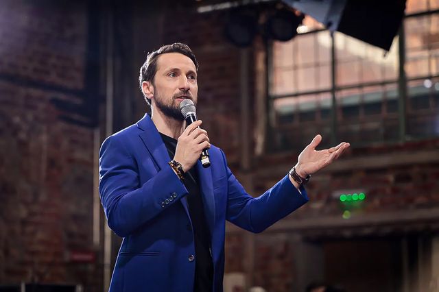 Imagine Stire Dani Oțil, declarație halucinantă, în direct. Ce a spus despre femei: „E bine că se expun” | 2review.ro