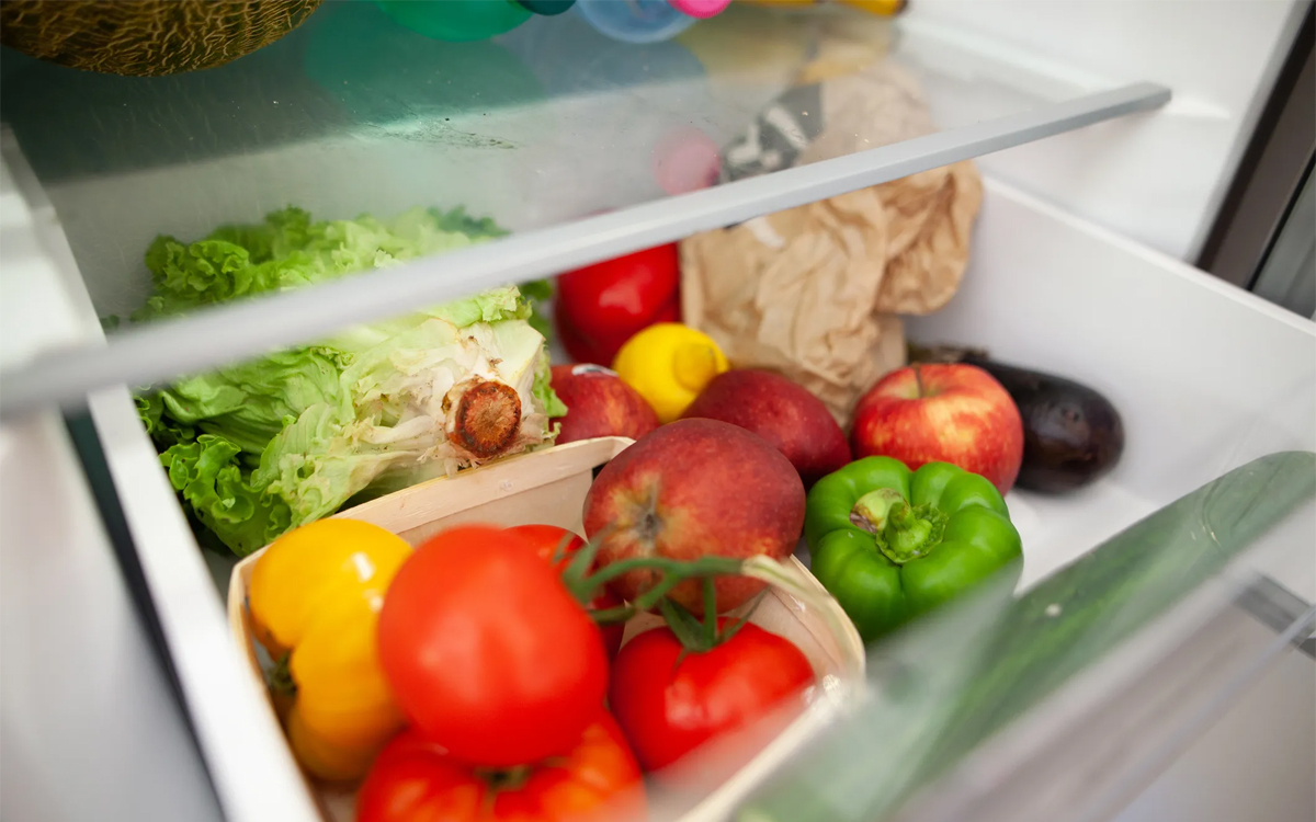 Câte zile rezistă în frigider legumele și fructele, de fapt. Morcovii și merele sunt „campioni”