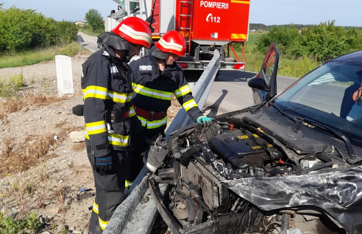 Accident teribil în această dimineață! O mașină a fost spulberată de un tren InterRegio  