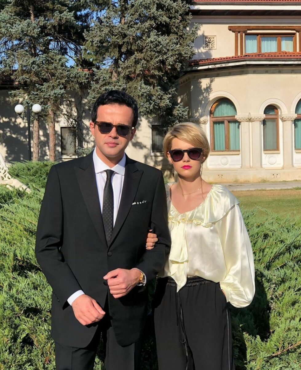 Karina, fiica lui Mihai Gâdea, și-a lansat prima piesă. Prezentatorul de televiziune, în culmea fericirii: ”M-ai bucurat cât pentru toată viaţa”
