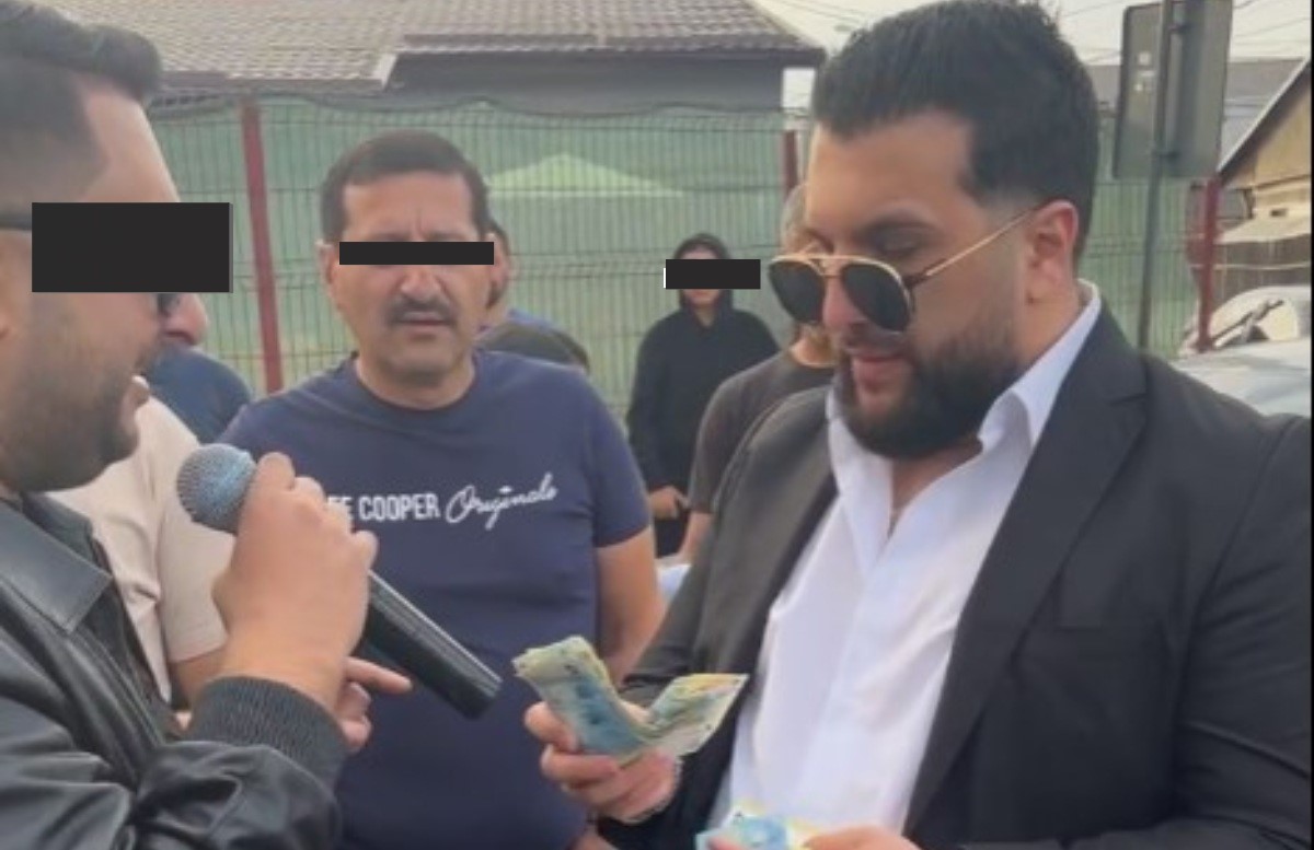 Imagine Stire Tzancă Uraganu, petrecere cu lăutari în mijlocul străzii. Manelistul a sărbătorit noua sa achiziție de peste 350.000 de dolari | 2review.ro