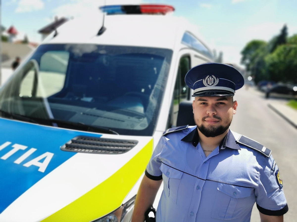 Hoț prins în flagrant la un eveniment. Un polițist aflat în timpul liber l-a surprins în timp ce fura mai multe genți și portofele